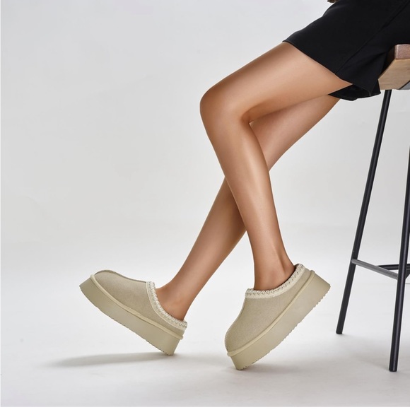 Amazon Slippers - Picture 7 of 8